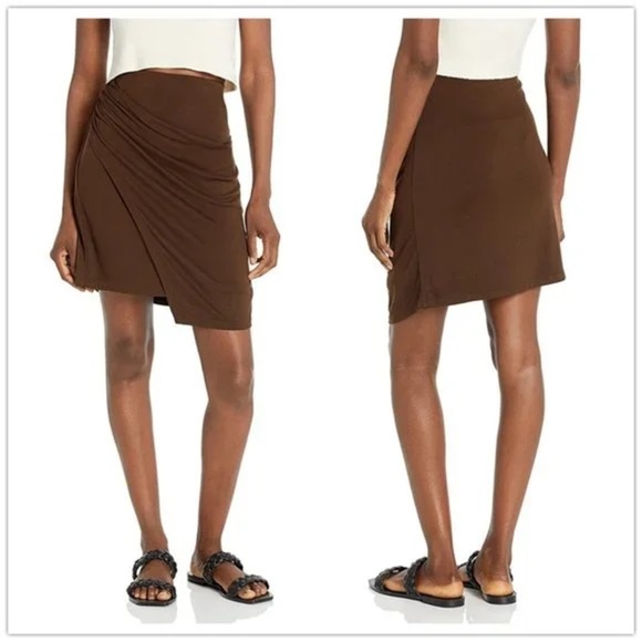 Vince Green Mini Wrap Skirt with Ruched Detail size small - Picture 7 of 7